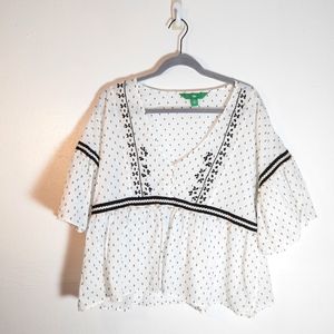 Dip brand. White and black flutter sleeve embroidered blouse with tassel detail.